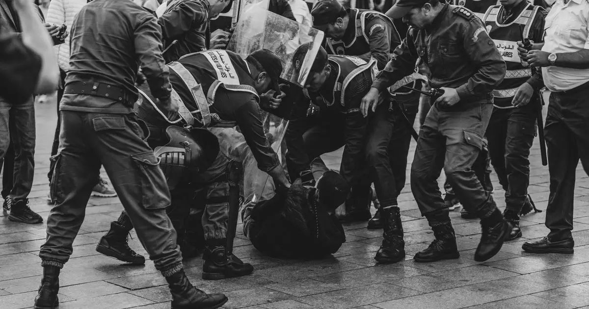 الاحتلال يعتقل 9 فلسطينيين بالضفة ويخطر بوقف العمل في 3 مساكن