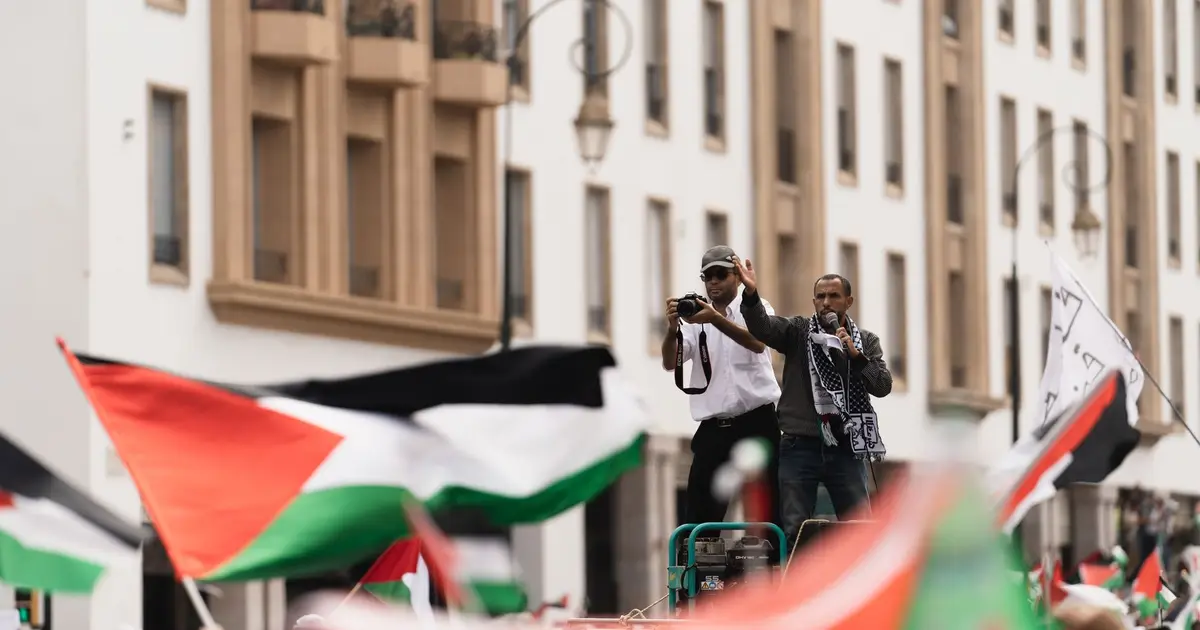 مستوطنون يهاجمون مركبات ومنازل في الضفة الغربية والاحتلال يعتقل شابين